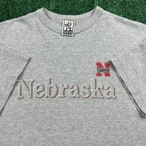 VTG Savvy T-Shirt Men's L Gray Nebraska Huskers University Perforated USA 90s